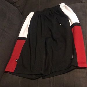 Jordan basketball shorts L